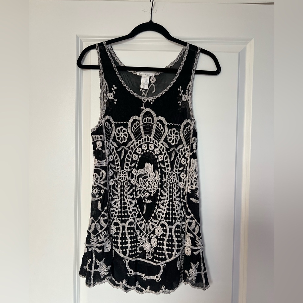Chic Black and White Embroidered Tank Top